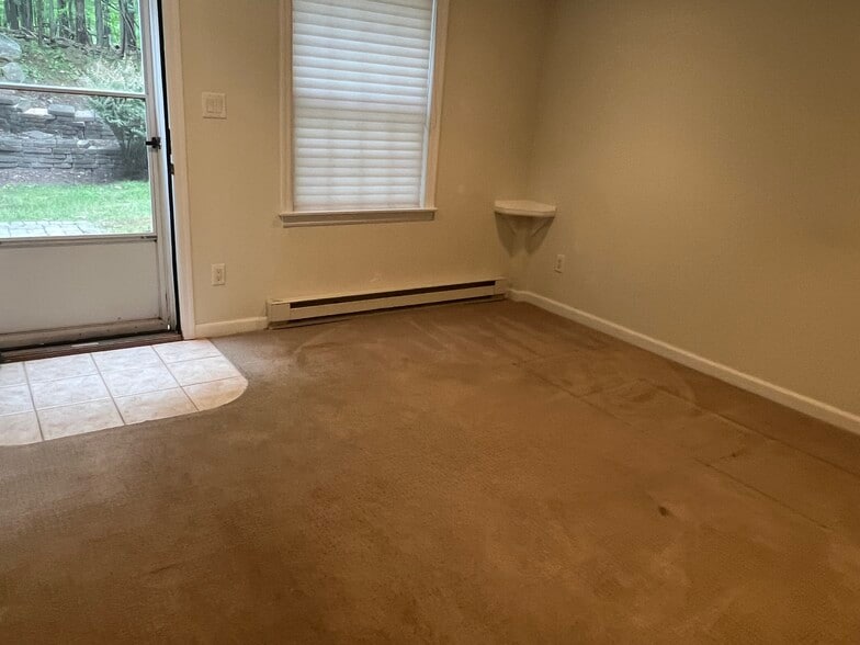 Building Photo - 75 Spring Hill Cir