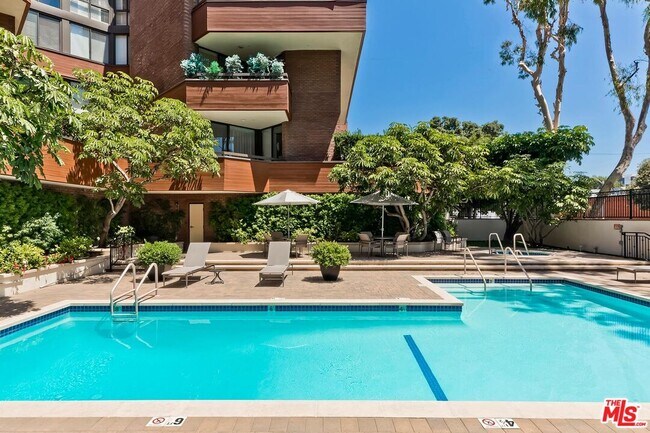 Building Photo - 300 N Swall Dr