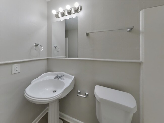 Building Photo - 623 Walston Ln