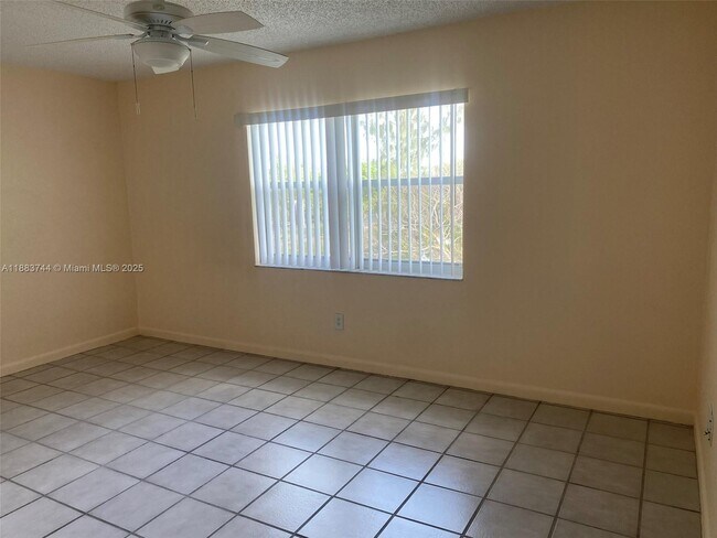 Building Photo - 10772 La Placida Dr