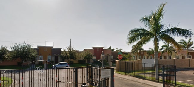 Building Photo - 3043 Scotland Dr