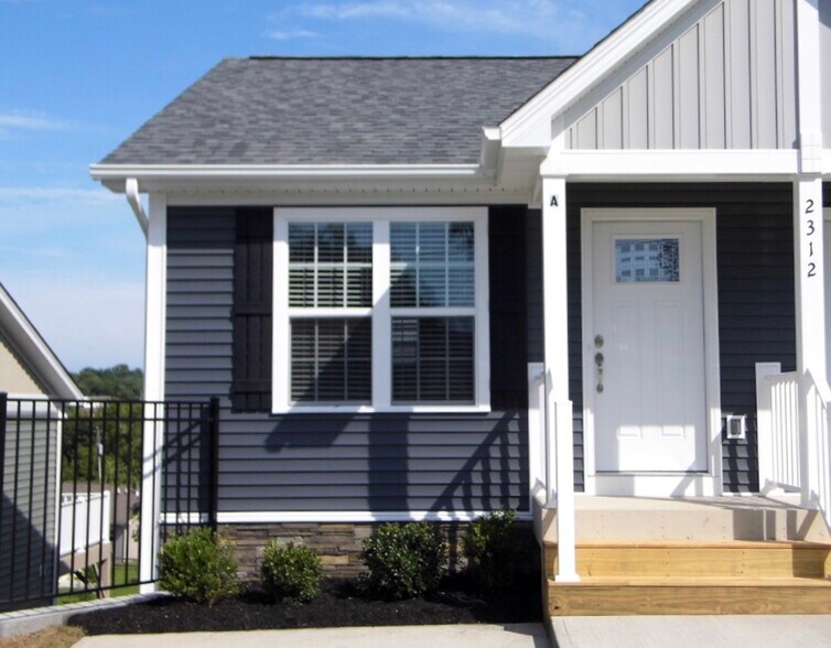 Dedicated private entry and driveway, steel door w/obscure glass for privacy - 2312-A Belle Ave NE
