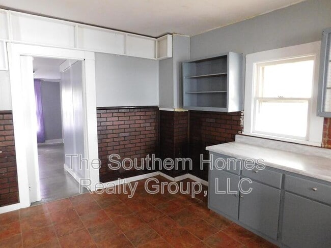 Building Photo - 1402 Broad St
