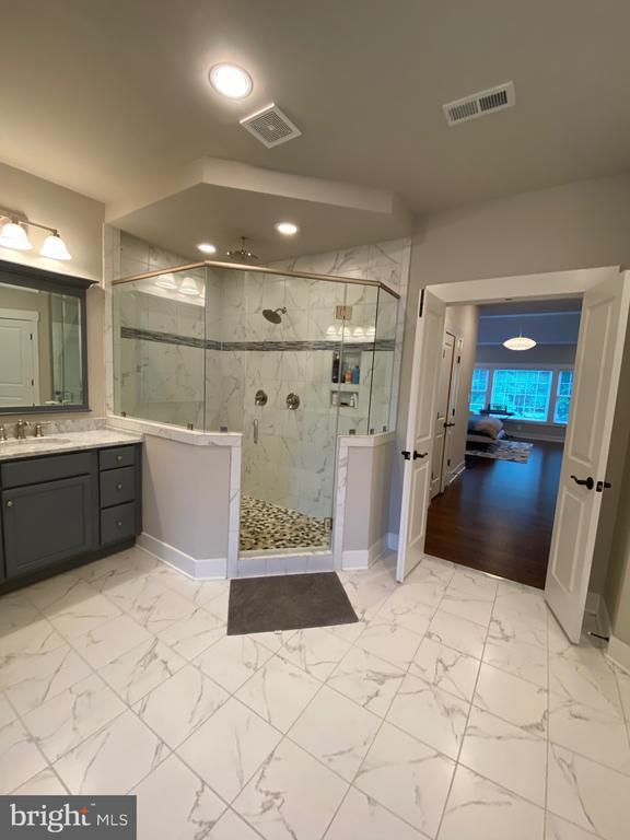 Building Photo - 2233 N Underwood St