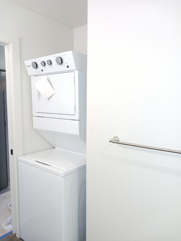 Building Photo - 204 11th Ave W