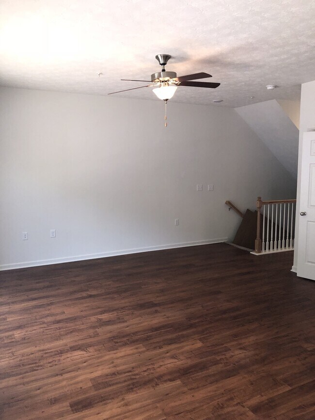 Building Photo - Two Primary Suite Apartment Townhouse