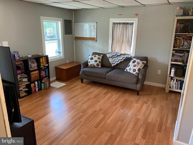 Building Photo - 359 W Main St