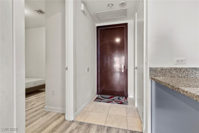 Building Photo - 4575 Dean Martin Dr