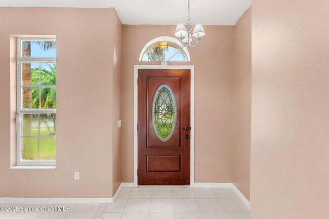Building Photo - 1774 Sun Gazer Dr