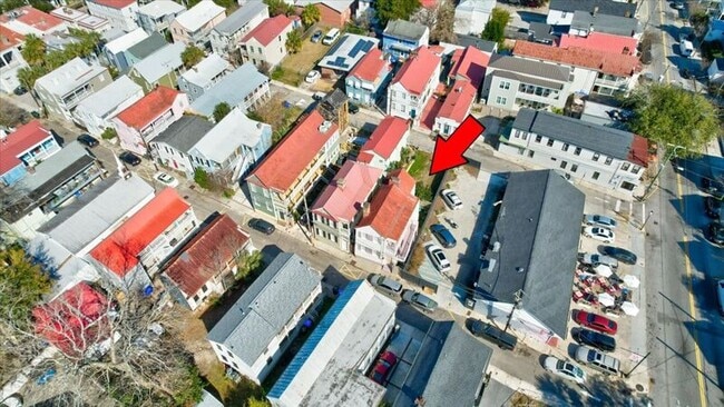 Building Photo - 8 Sires St