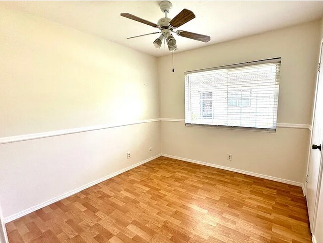 Building Photo - 2723 Moundview Pl