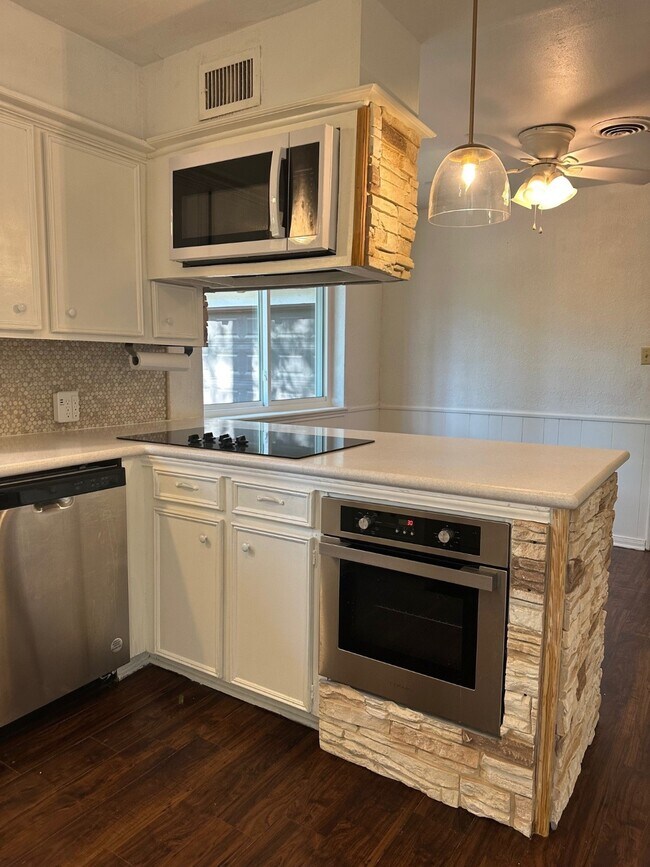 Building Photo - 1914 Indian Shores Rd