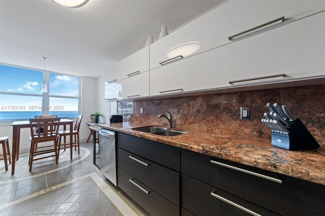 Building Photo - 2751 S Ocean Dr