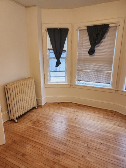 Primary Photo - 832 E Clarke St