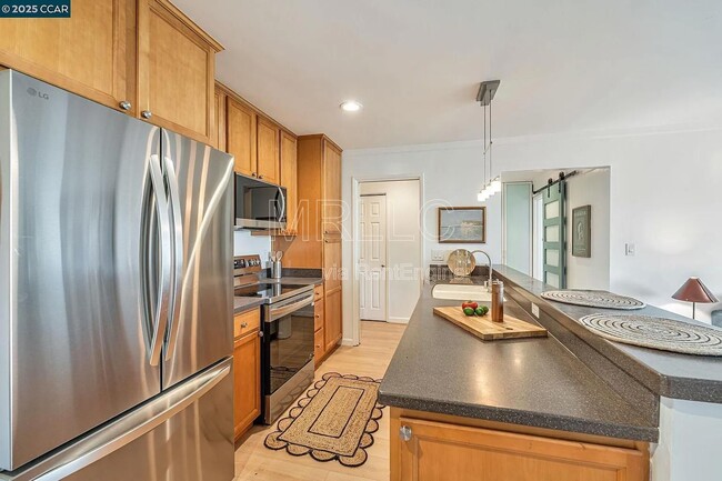 Building Photo - 233 Orange St