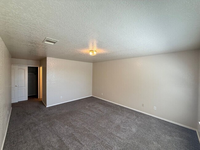 Building Photo - 11127 Vollmer Ln