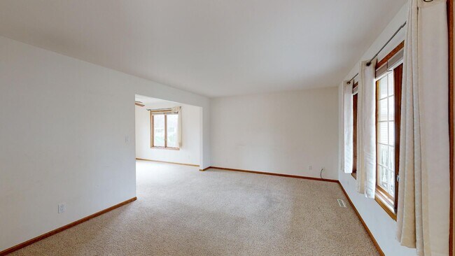 Building Photo - Available 9/20 - Established Neighborhood