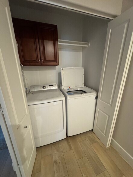 Building Photo - 5654 Lauretta St