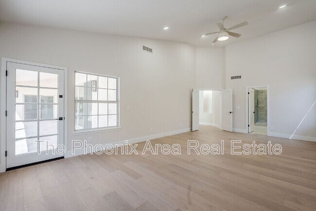 Building Photo - 1531 E Silverwood Dr