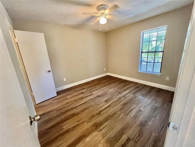 Building Photo - 1/1 Apartment minutes away from Millenia Mall