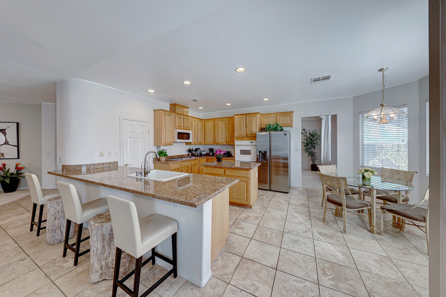 Bar Seating - Kitchen - 8917 Canyon Springs Dr