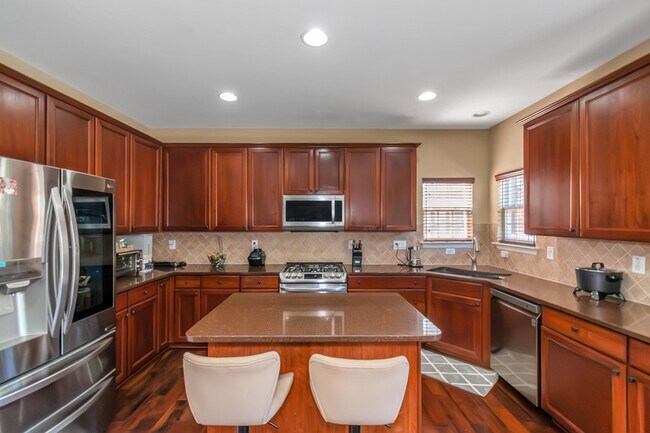 Building Photo - 3863 Pin Oak St