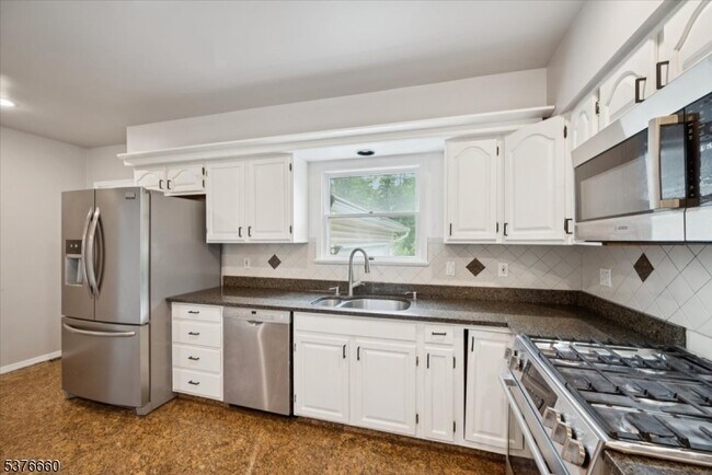 Building Photo - 119 Braidburn Rd