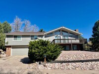 Building Photo - 4 Bedroom Bi Level Home in Rockrimmon
