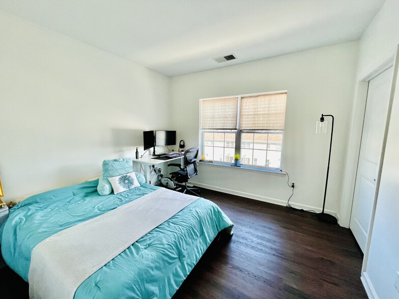 Second bedroom - 531 E Celebration Way