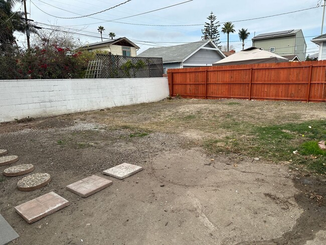 Building Photo - Fully Remodeled, 2 Bedroom Plus Den & 1 Ba...