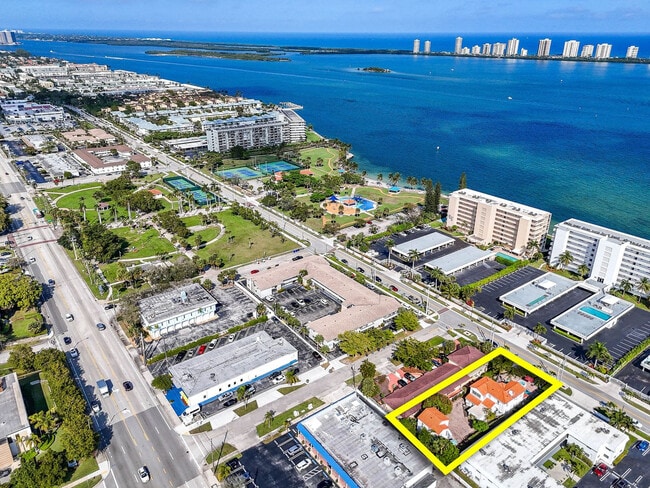 Building Photo - 414 Lake Shore Dr