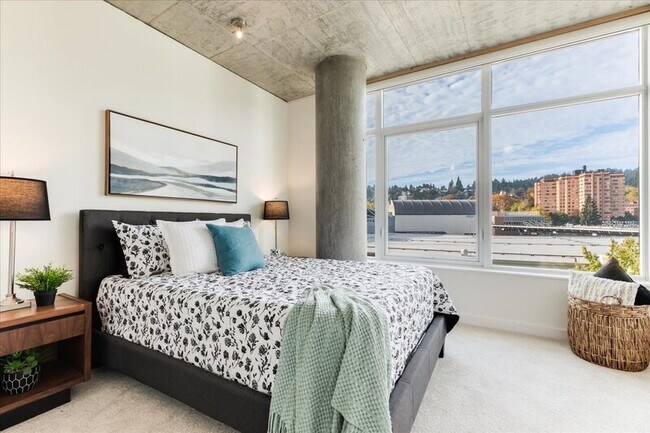 Building Photo - 1926 W Burnside St