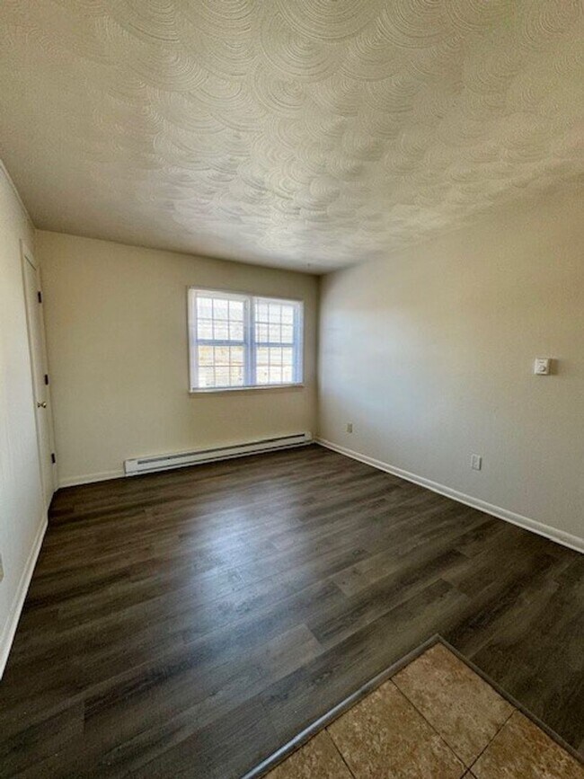 Building Photo - Two Bedroom Apartment for Rent