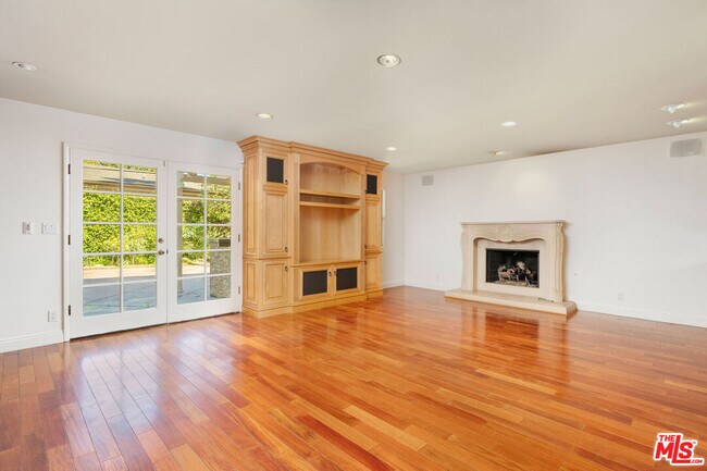 Building Photo - 13031 Magnolia Blvd