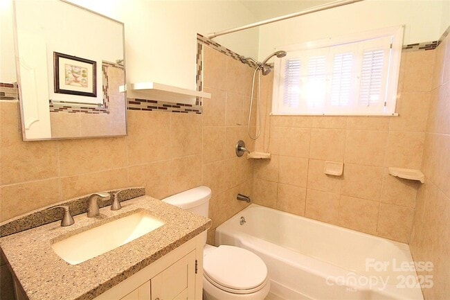 Building Photo - 3517 Carlyle Dr