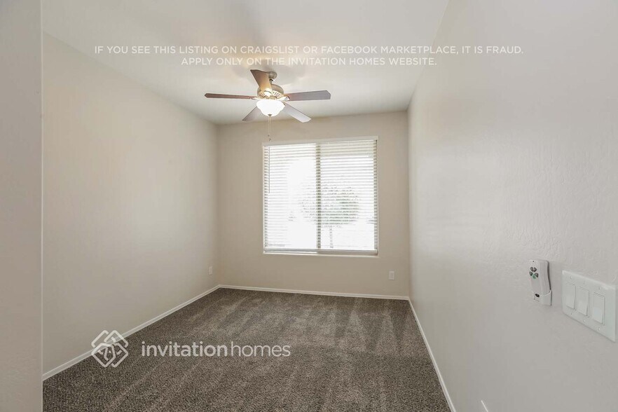 Building Photo - 2320 W Desert Ln