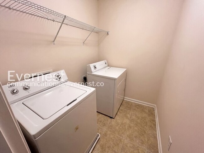 Building Photo - 3 Bed, 2.5 Bath Home with Attached Garage / Available Now!