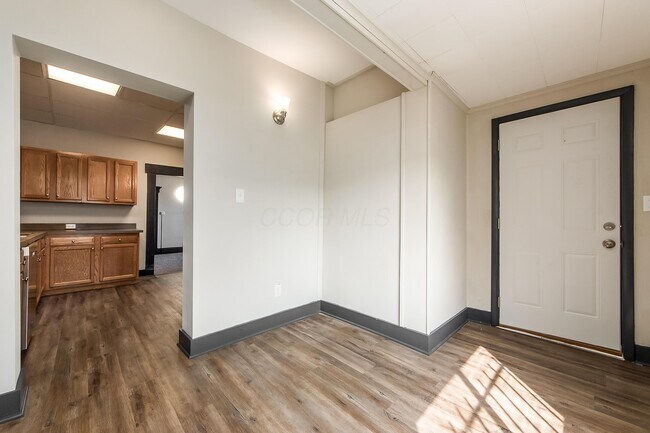 Building Photo - 842 St Clair Ave