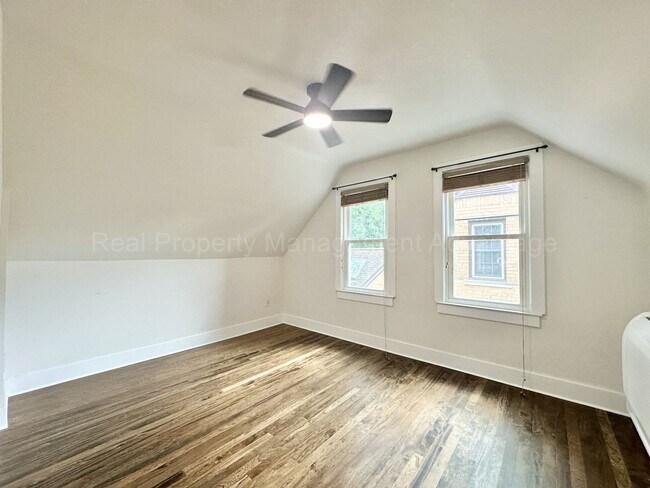 Building Photo - Charming Royal Oak 3-Bed with Sunroom, Dec...