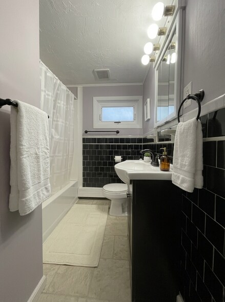 Building Photo - 172 Brigham Hill Rd