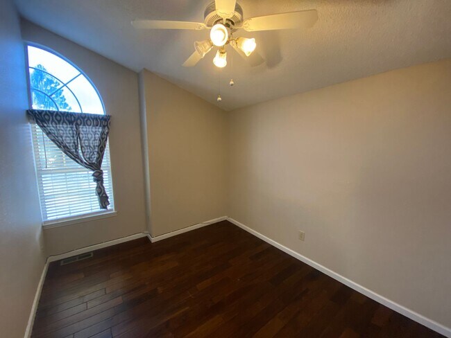 Building Photo - NW Reno - Summit Ridge - 4 Bed 2.5 Bath