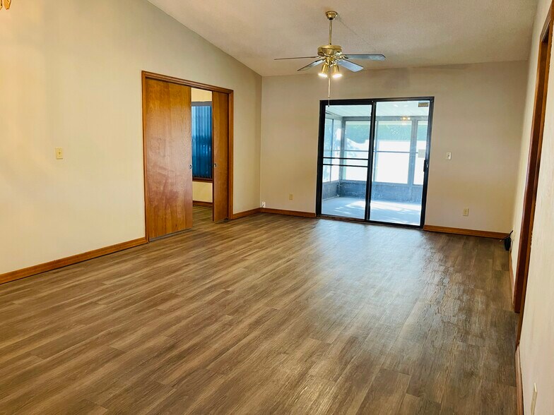 Building Photo - 1113 Oak Forest Cir