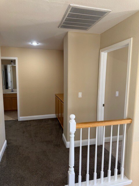 Building Photo - Tracy 3 Bedroom 2.5 Bathroom Home