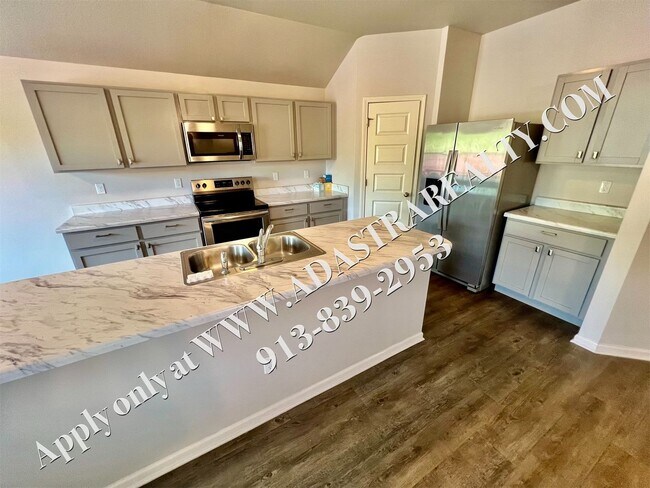 Building Photo - Like New Ranch in Spring Hill-Available in...