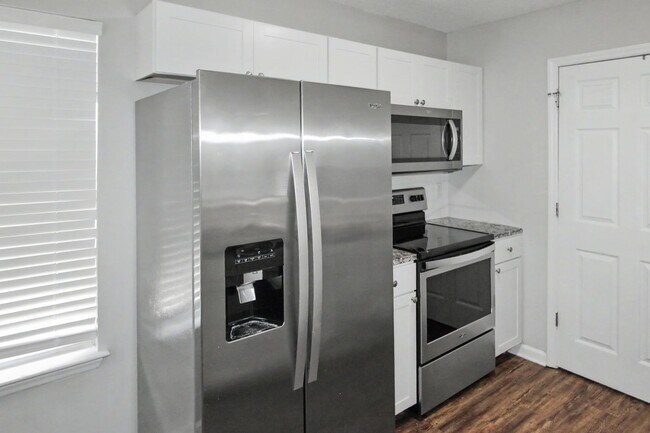 Building Photo - Beautifully Updated Ranch Home