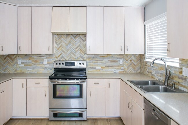 Building Photo - 16330 Cypress Point Dr