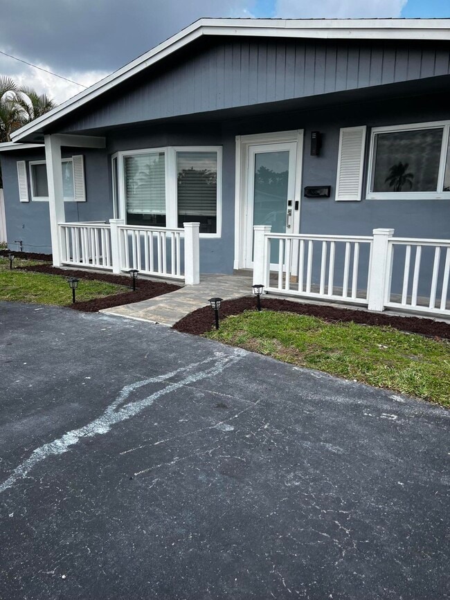 Building Photo - 750 NW 44th Ave