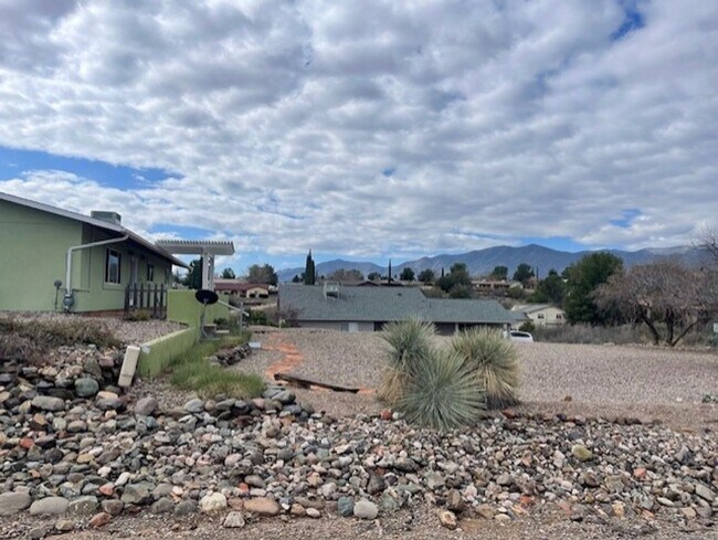 Building Photo - WOW!!! On the Hill with Endless Views - Contact Property Pros Property Management