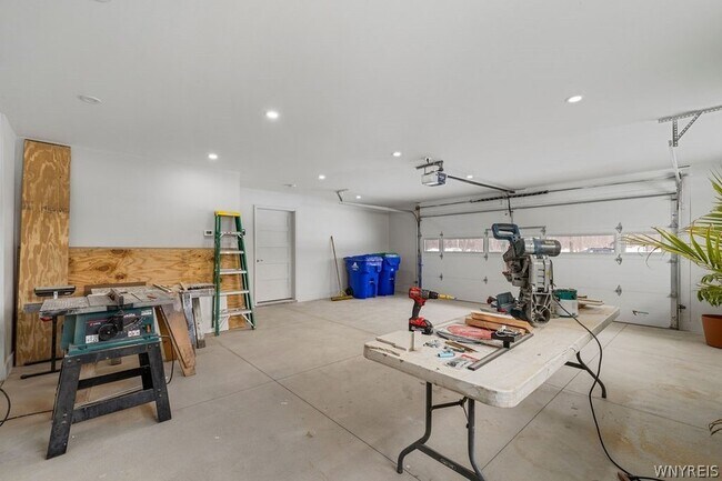 Building Photo - 855 Madison Ave