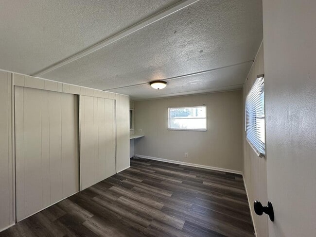 Building Photo - 5844 Sunshine Park Dr